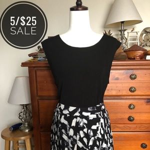 🔺Banana Republic Pleated Black/White Mini skirt